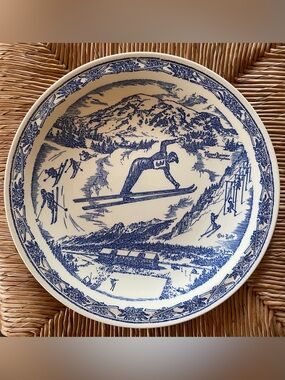 Vintage Vernon Kilns Souvenir Mount Rainier ski plate Washington Plate